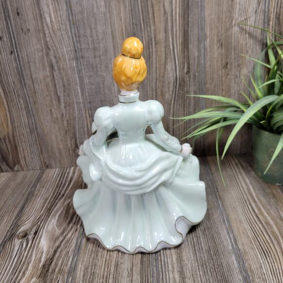 Vintage Victorian Lady Music Box Figurine, Southern Belle, Lusterware & Gold - Picture 2 of 5